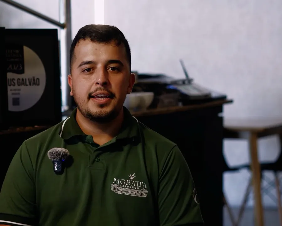 O chef Vinícius Galvão, de camisa do Moratta